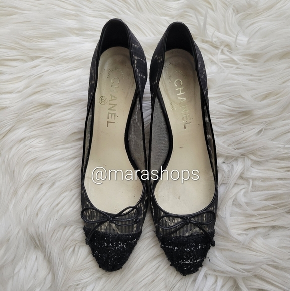 CHANEL Interlocking CC Logo Pumps - Picture 3 of 10